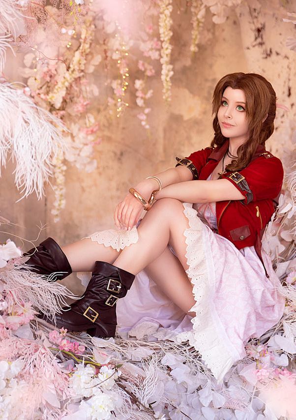 Disharmonica Aerith Cosplay (Final Fantasy 7)