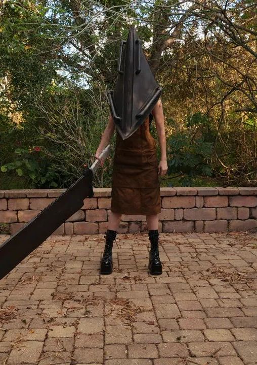 Busy B - Pyramid Head