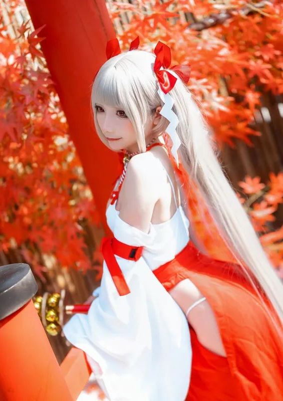 是三不是世w - 碧蓝航线 可畏 巫女