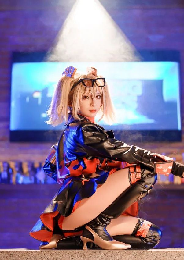 Jane Yu Cosplay | Burnice White