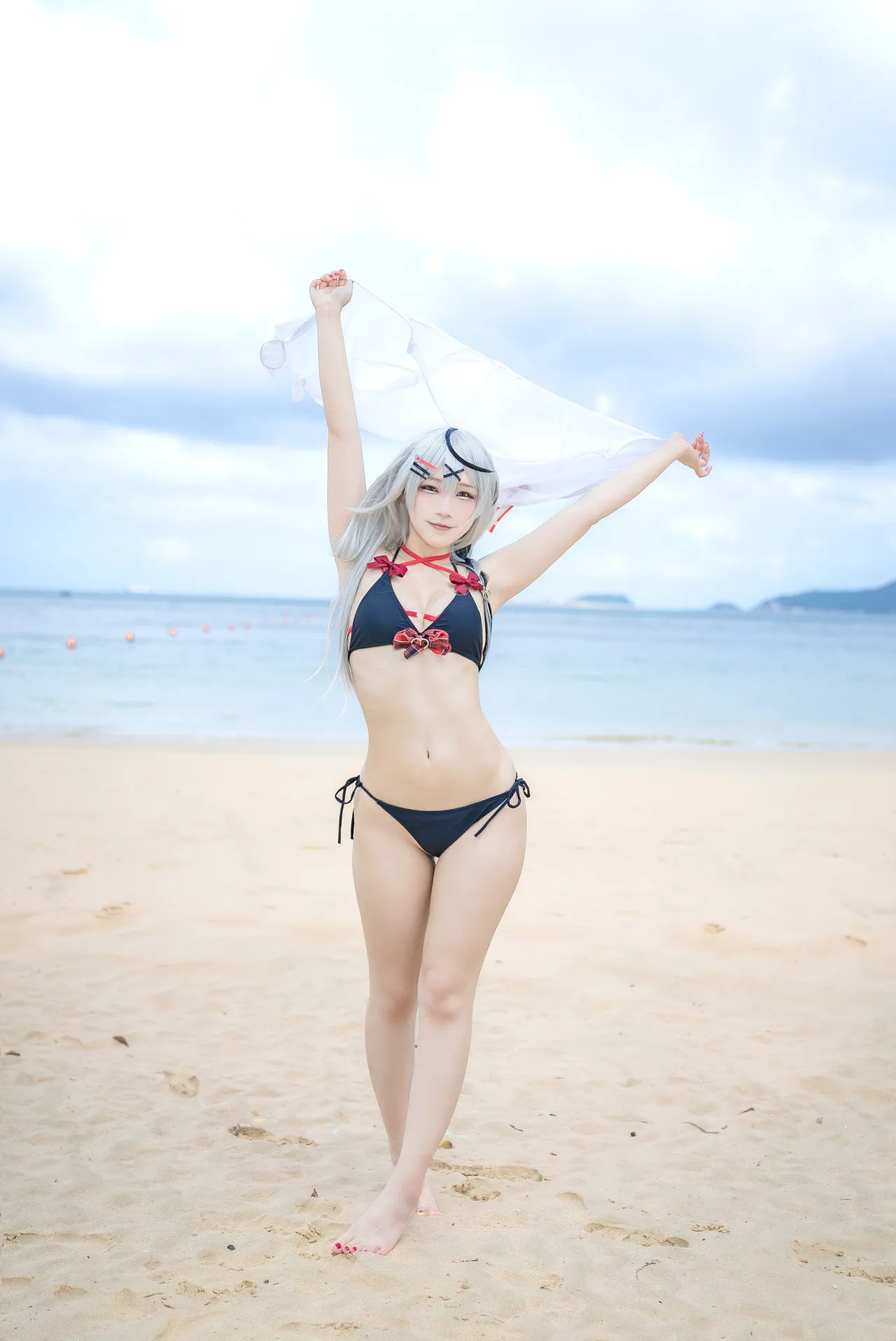 Takanashi Hanari - Sakamata Chloe bikini