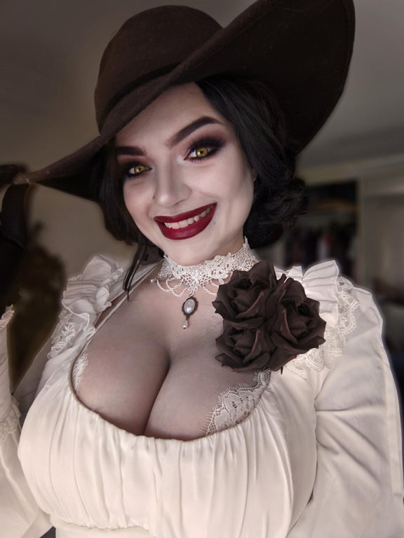 Zalaria Cosplay - Lady Dimitrescu