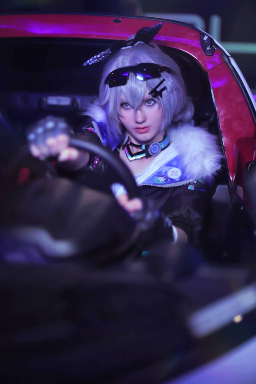 Bun_with_raisins_007 - Silver Wolf