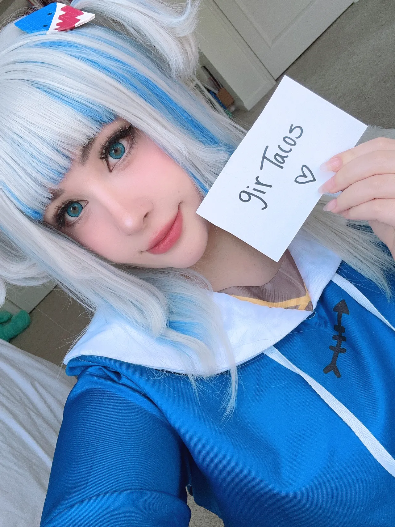 Junkenstein - Gura selfies