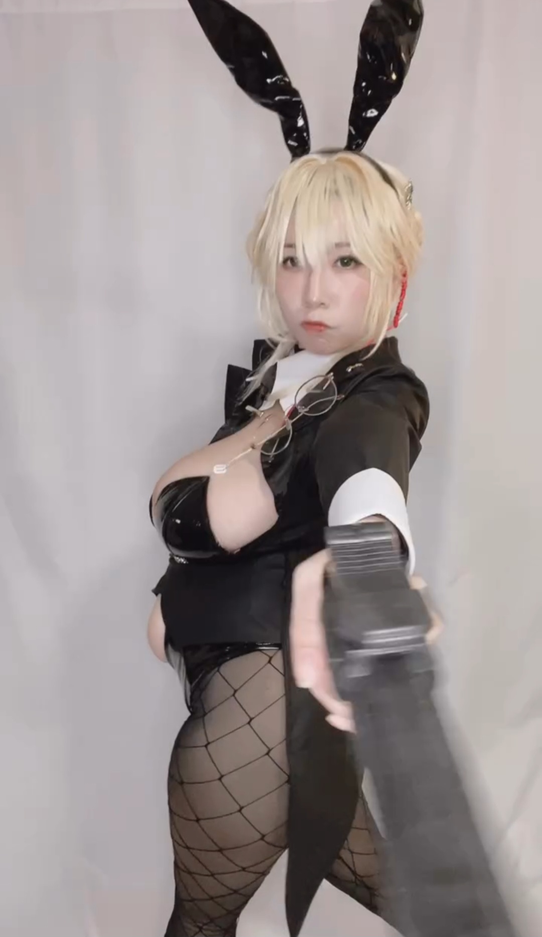 bilibilisevencos -The Goddess of Victory, Ade: Agent Bunny