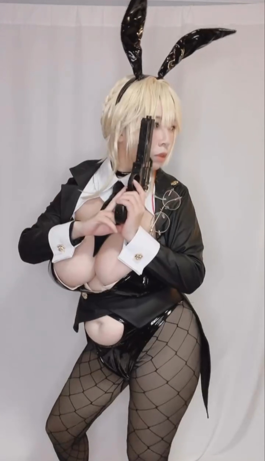 bilibilisevencos -The Goddess of Victory, Ade: Agent Bunny