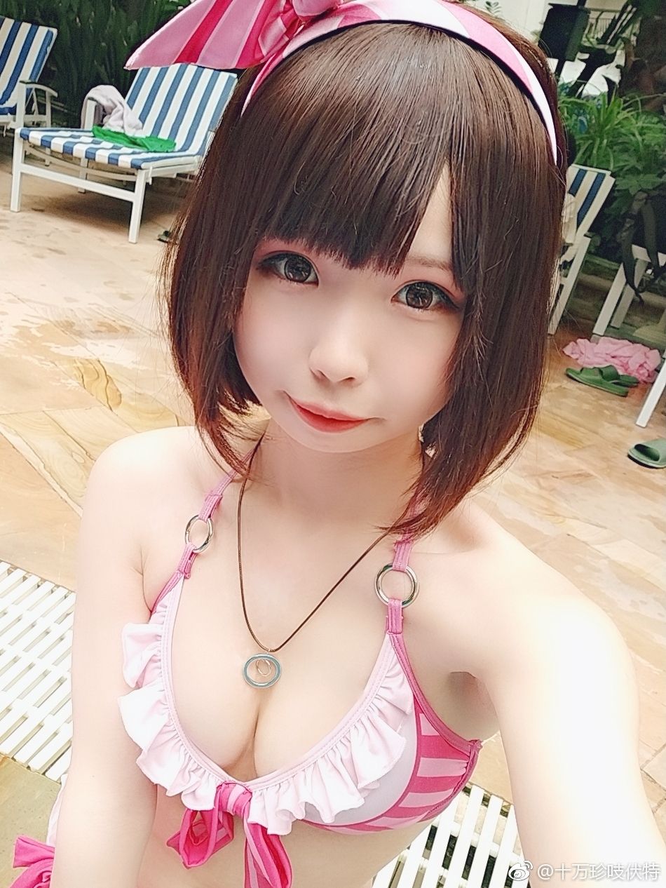 [Cosplay] Zhenzhu 十万珍吱伏特 – Megumi Kato Swimsuit 加藤惠 泳装